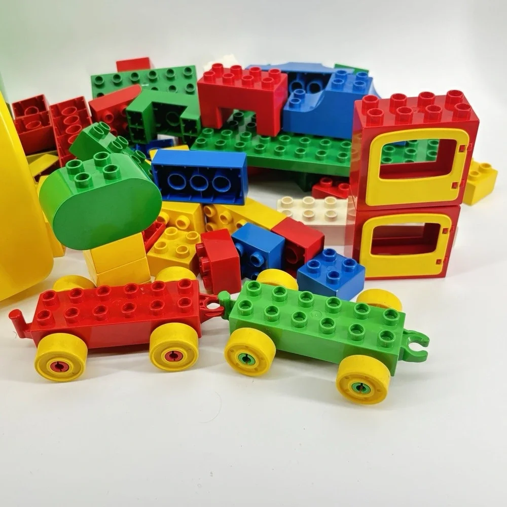 Lego Duplo Green Bucket / Yellow Lid + 60 Bricks 1992 Vintage